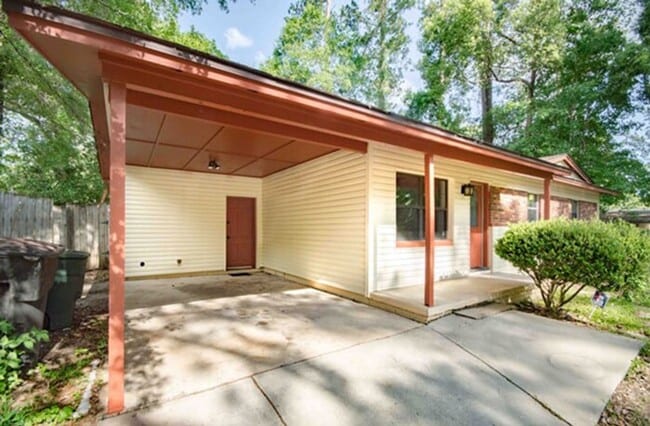 Building Photo - Fabulous 4 bedroom house near the fairgro...
