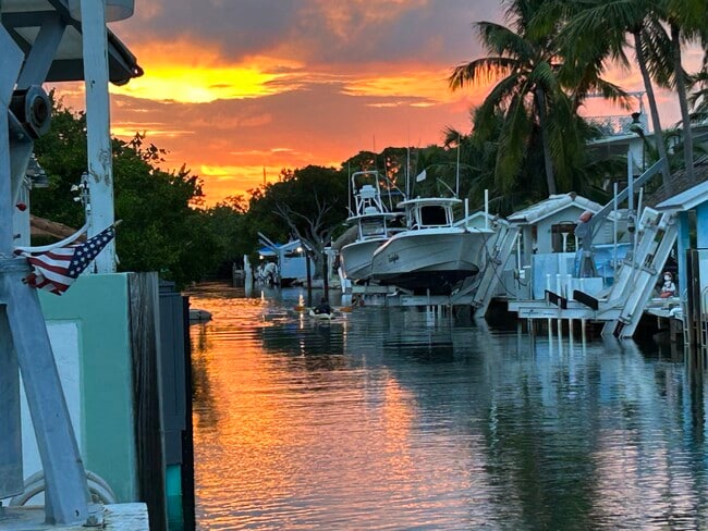 Ocean side but enjoy sunset views - 196 Lorelane Pl Unit Mermaid