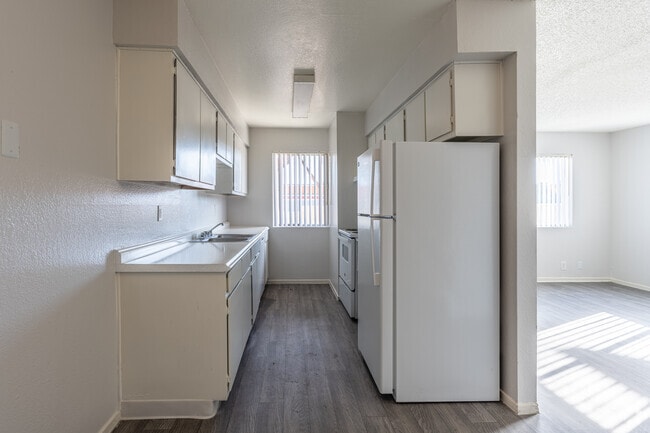 1BR, 1 BA - 740SF - Kitchen and Dinning Area