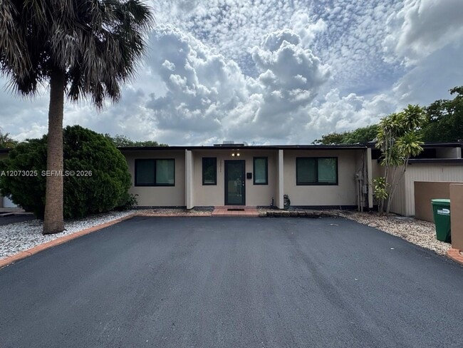 Photo - 15011 Coconut Ct