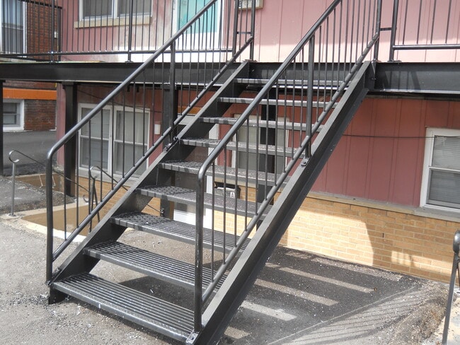 Photo - 794 W Market St Unidad #B