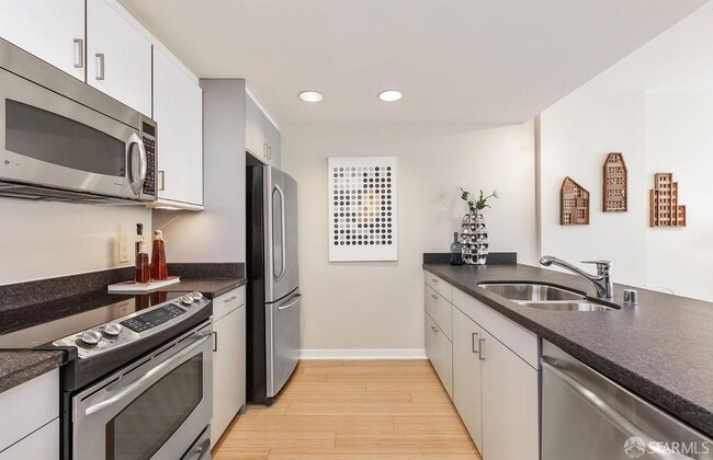 Photo - 451 Kansas St