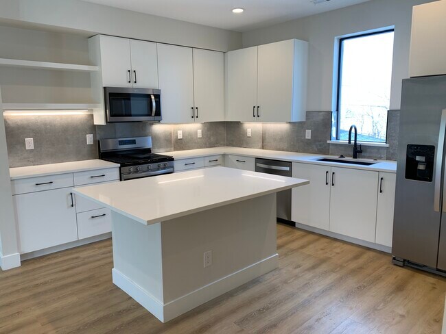 Photo - 5599 S Curtice St