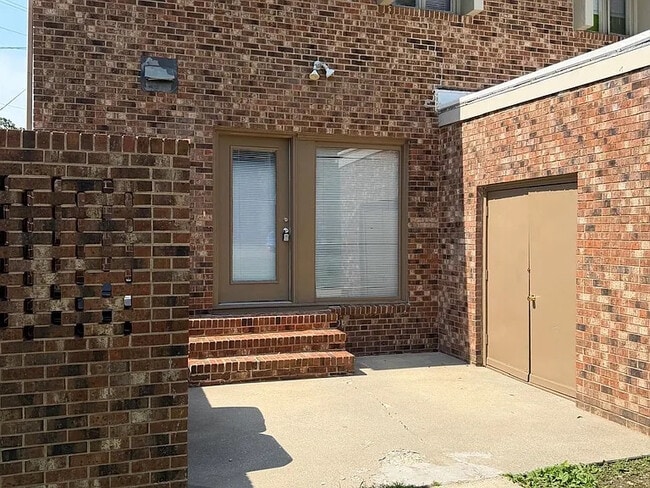 Room in Townhome on W Front St