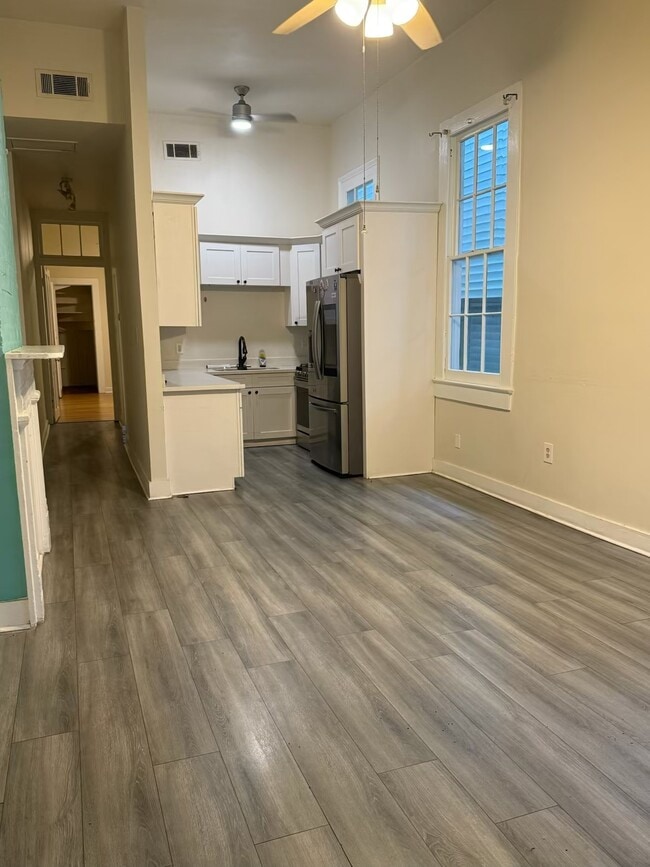 Building Photo - 1008 Josephine St Unit #A