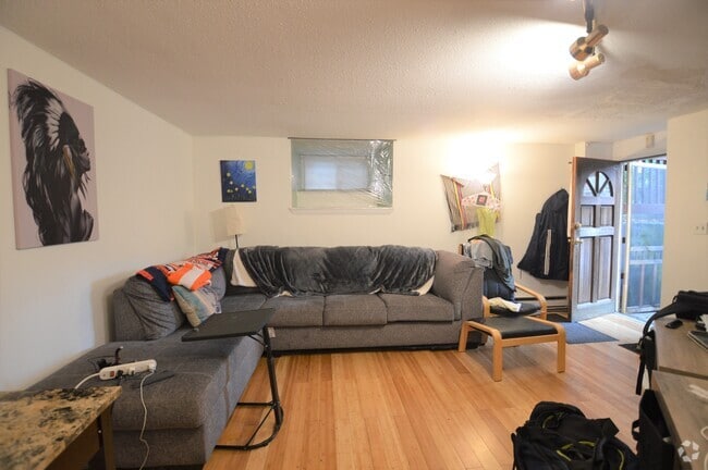 Building Photo - 21 Kinross Rd Unit 1 Rental
