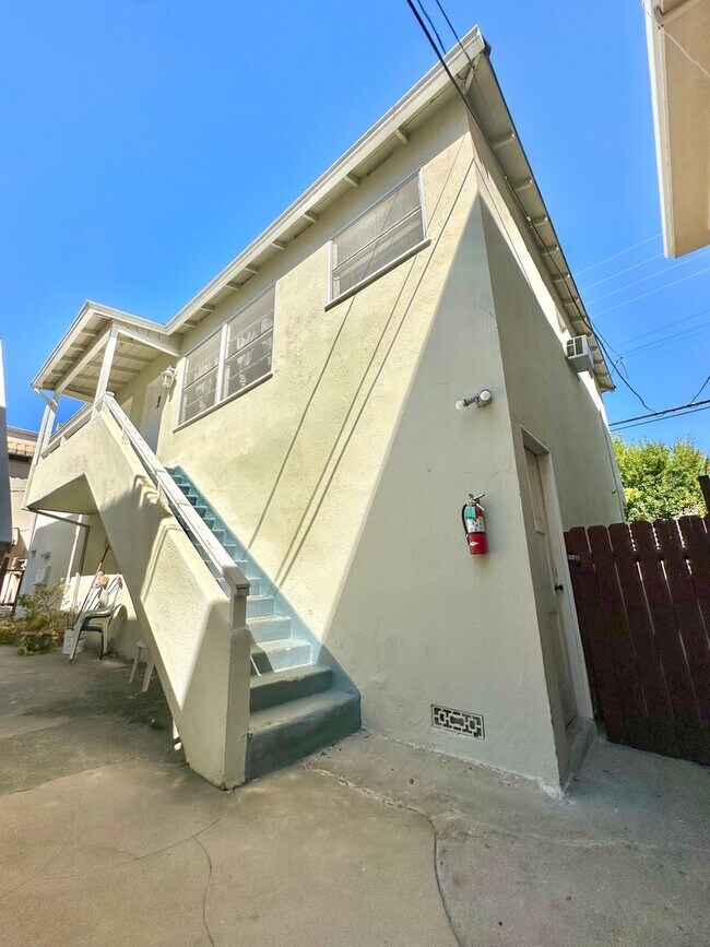 Photo - 320 Rexford Dr Unidad 320 S. Rexford Dr Apt A