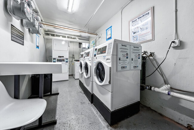 Photo - Traymore Apartments