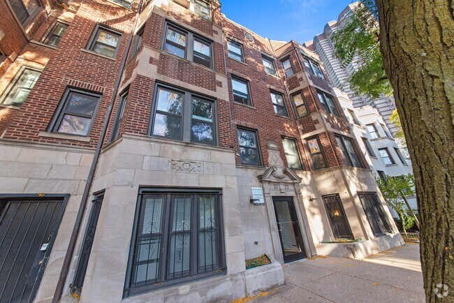 Building Photo - 3727 N Pine Grove Ave Rental