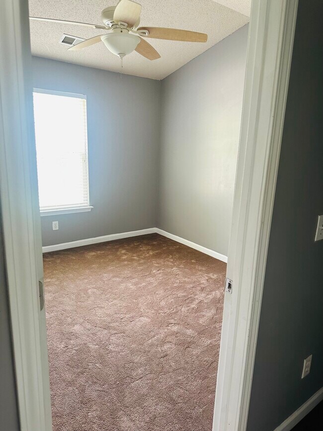 Photo - 338 Goldenrod Dr