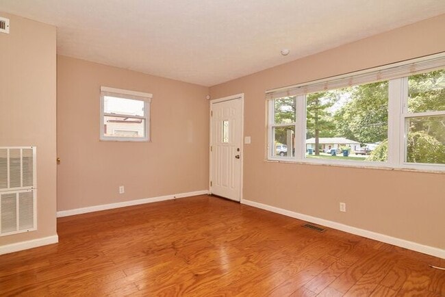 Photo - Cozy 2 Bedroom Duplex Home