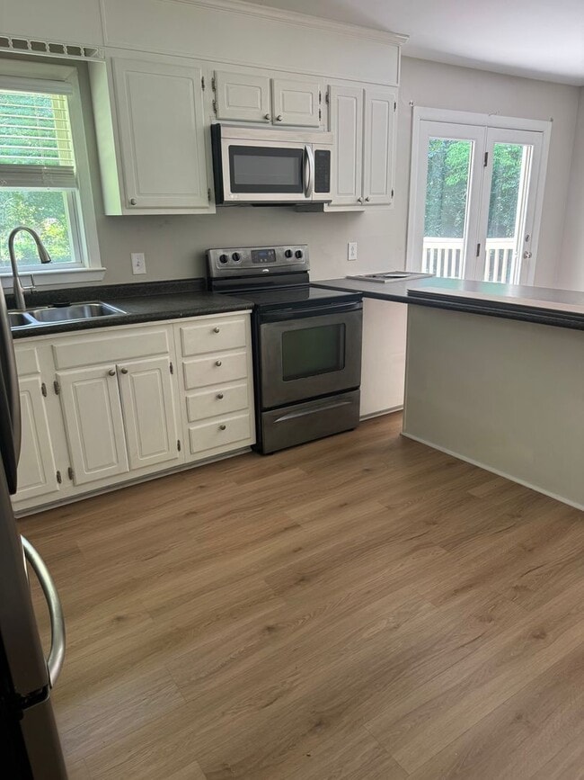 Photo - 3 BR 1 BA near Onslow Pines Park