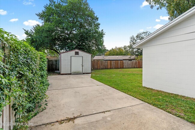 Photo - 8440 Frost St N