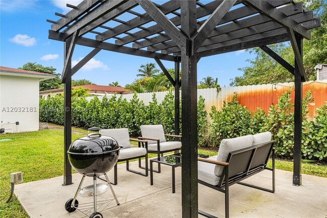 1521 NE 118th St Unit 1