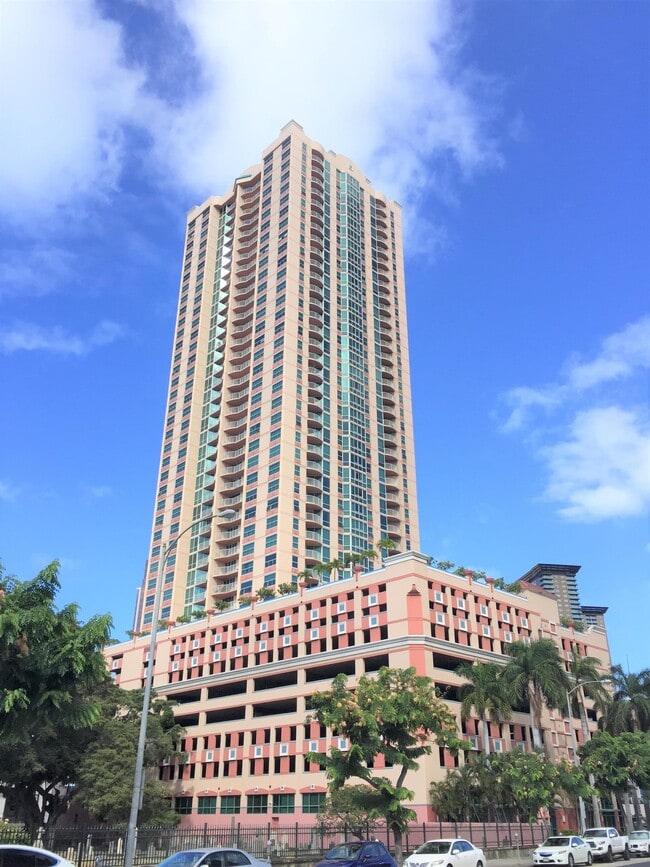 Building Photo - 801 S King St