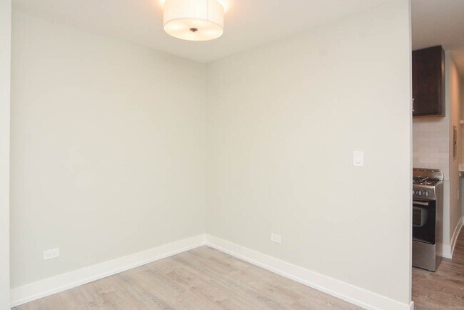 Photo - 450 W Barry Unit 514