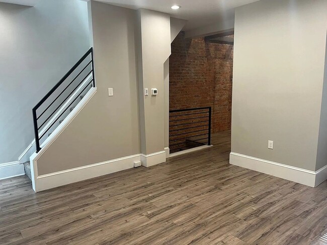 Building Photo - 18 W Liberty St Unit FL 2