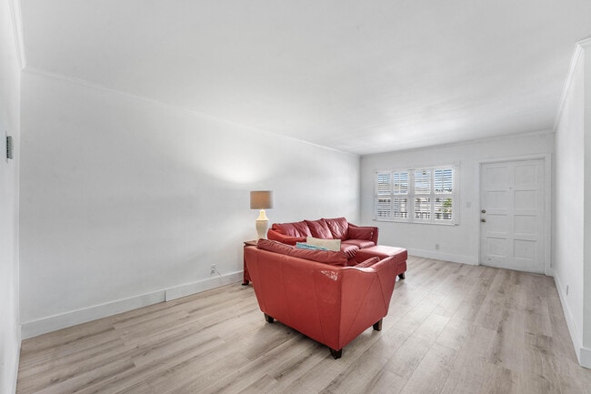 Photo - 4111 NE 21st Way Unidad 204