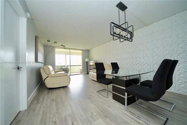 Photo - 2541 Aragon Blvd Unidad 305