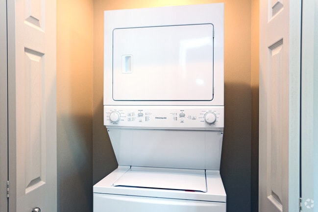 1 bedroom stackable washer/dryer