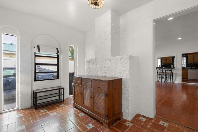 Photo - 625 Selkirk St