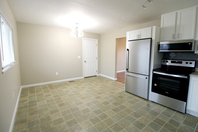 Photo - 1683 Commonwealth Dr