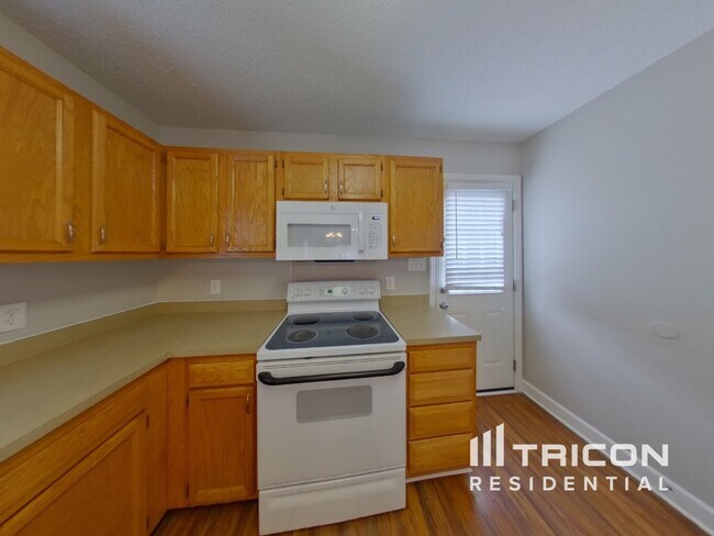 Photo - 1646 Marmot Pl SE