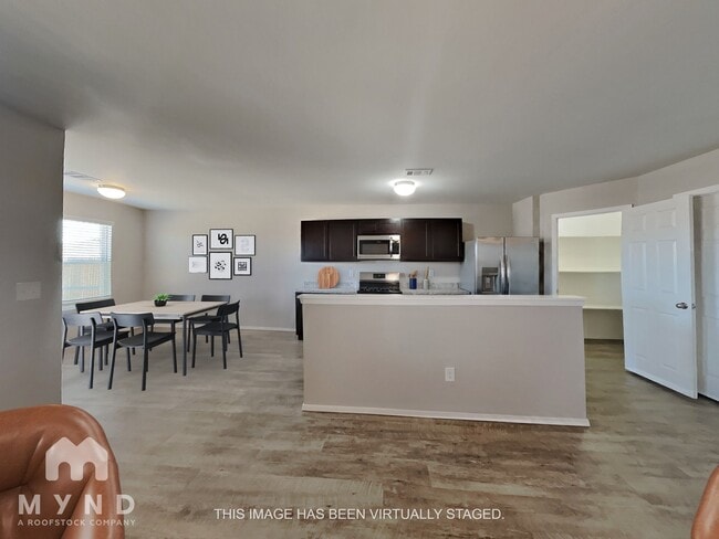 Photo - 2919 Russell Rd