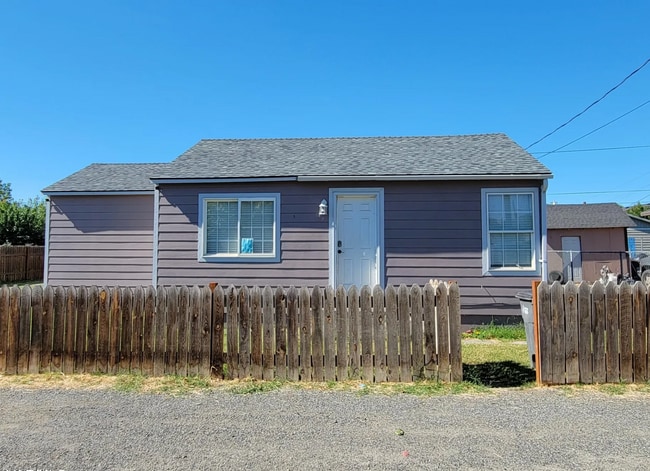 Building Photo - 713 Reeves Ct Rental