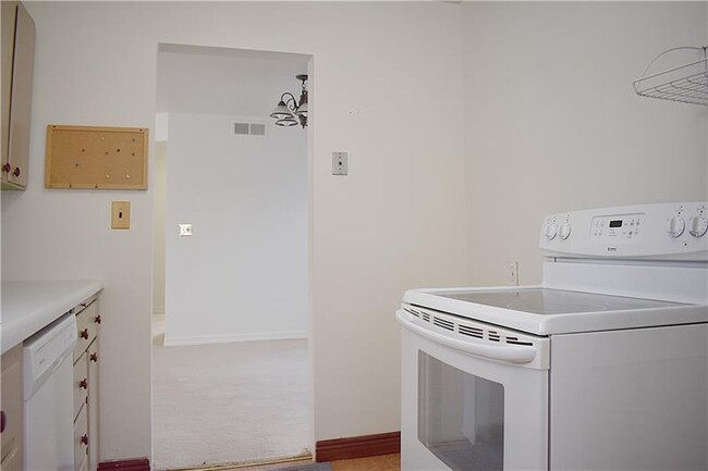 Photo - 100 Primrose Ave