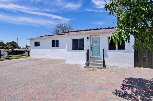 Building Photo - 5420 E 7th Ave Unit 2