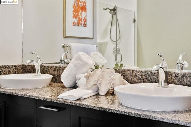 Photo - 1001 46th St Unidad Cavernous 2bdrm