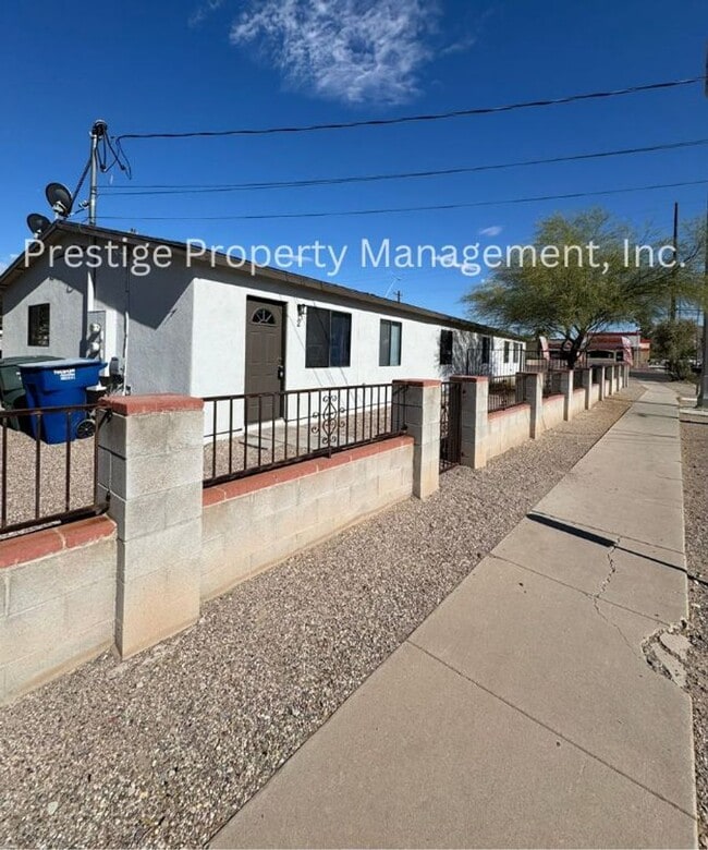 2258 - 2258 Apartment Unit 2
