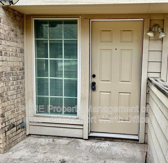 Photo - 2415 Oak Manor Unit #B