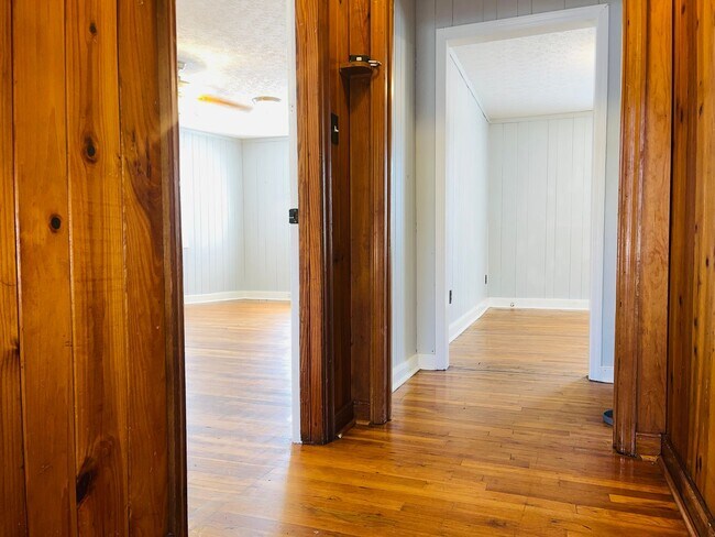 Photo - Beautiful 2 bedroom 1.5 bathroom apartment in Downtown Hogansville! Must see!