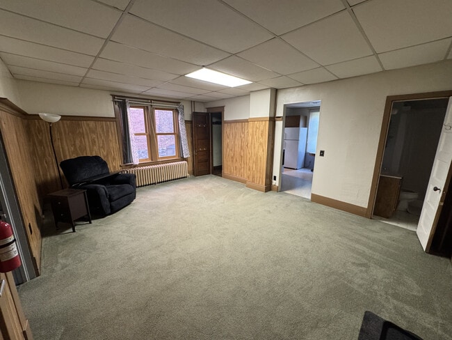 Building Photo - 216 E Franklin St Unit APT 1