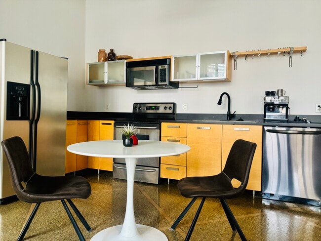 Photo - 350 Saint Peter St Unit 608