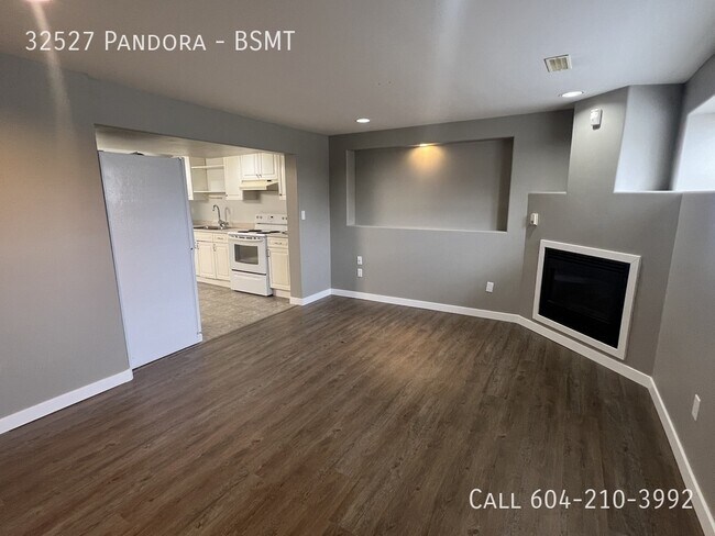 Photo - Spacious Suite-Great Price!