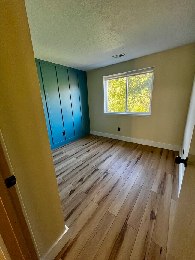 Photo - 2021 Virginia Ln
