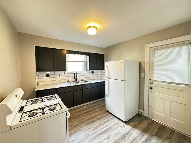 Photo - 732-734 DESHLER AVE. Unidad 734