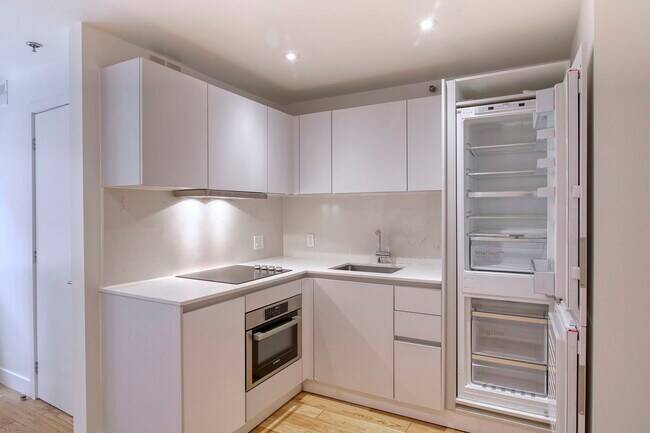 Photo - 25 Av des Pins O Unit 327