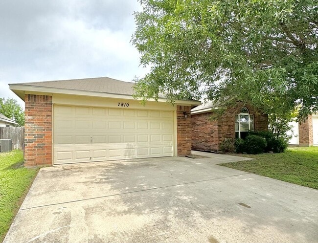 Building Photo - 3 Bed/ 2 Bath on 7810 Hawthorne Rental