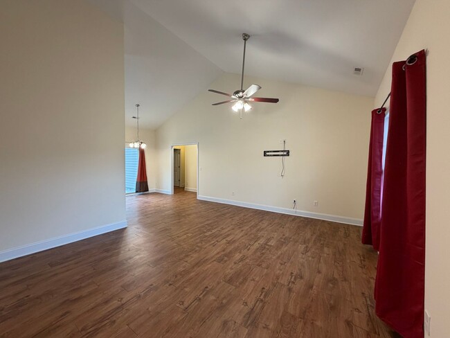 Photo - 4 BR Home in Quiet Neighborhood