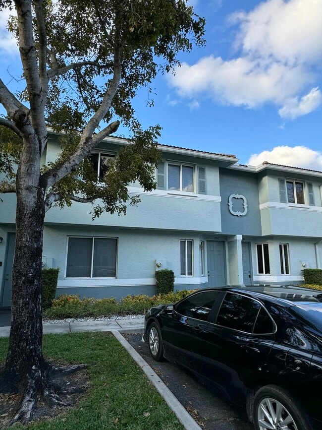 Photo - 1992 Alamanda Way