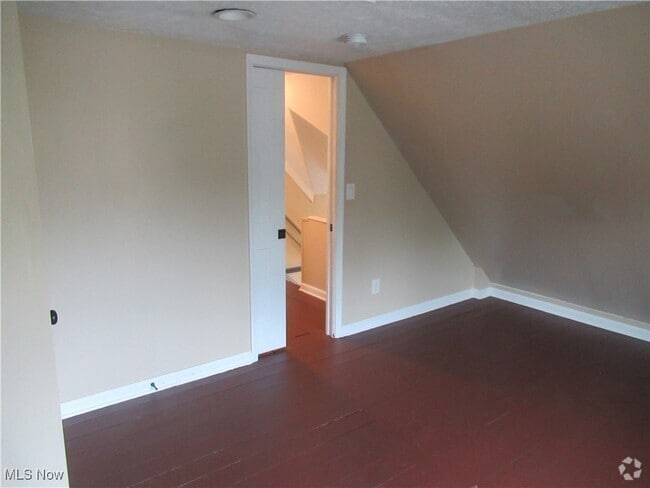 Building Photo - 142 E Bridge St Rental