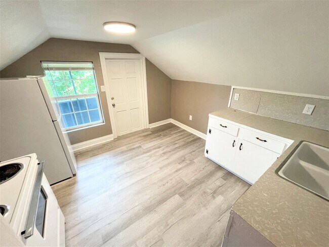 Photo - 1965 Kingsley Dr Unit 1965 1/2 Kingsley Dr. - RTR 12/08