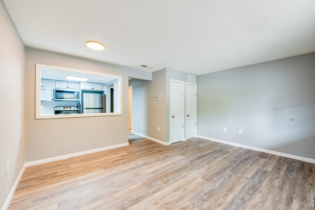 Photo - Country Club Oval Apartments