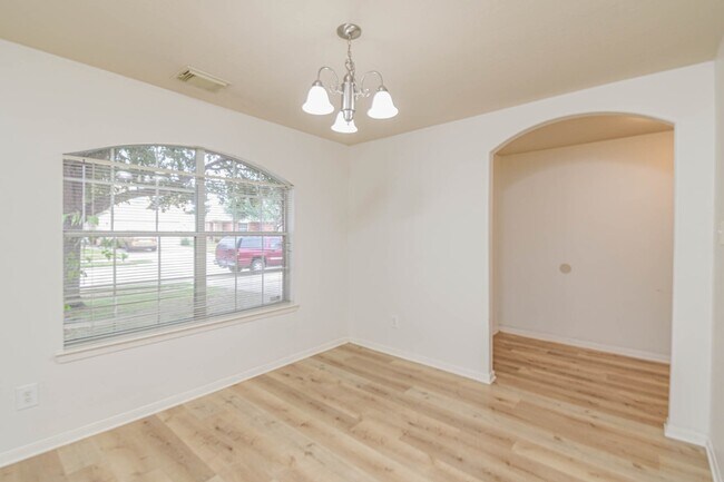 Photo - 6519 Floral Glen Ln