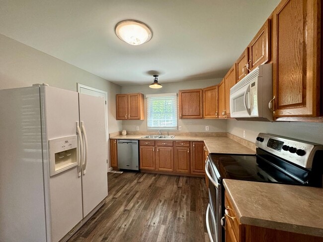 Photo - Well maintained 3-bedroom 1.5-bathroom ran...
