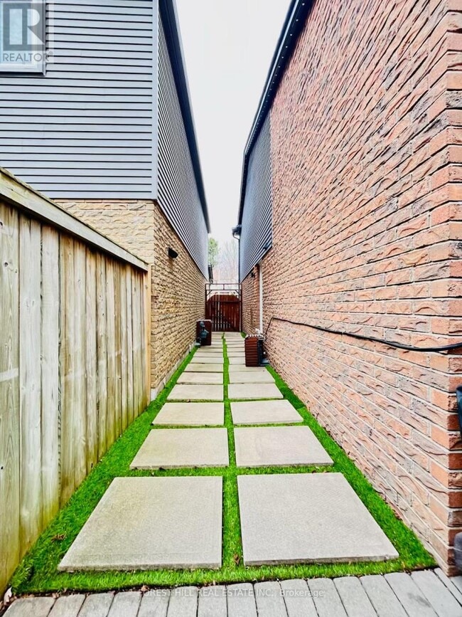 Photo - 812 Sweetwater Crescent